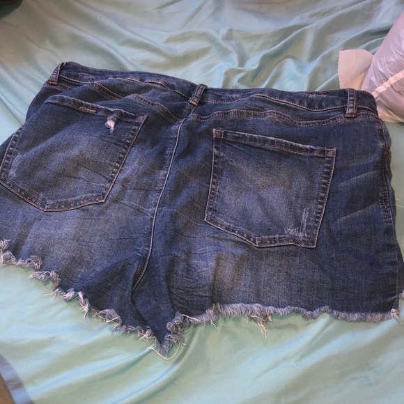 Shorts - Picture 2 of 2